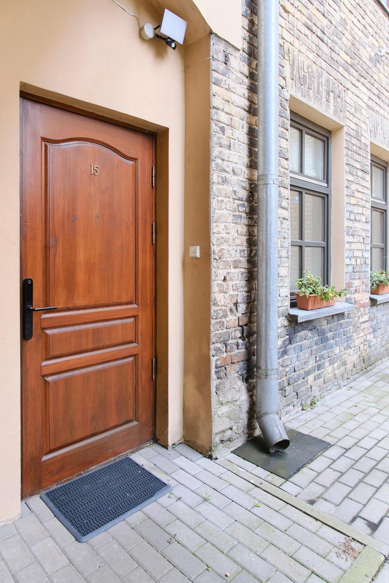Cosy And Authentic Apartment In Vilnius Old Town Bagian luar foto
